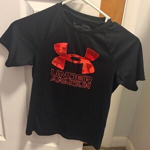 EUC Under Armour boys Black Tee with Red Logo